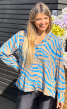 Cargar imagen en el visor de la galería, Blusa Blue zebra
