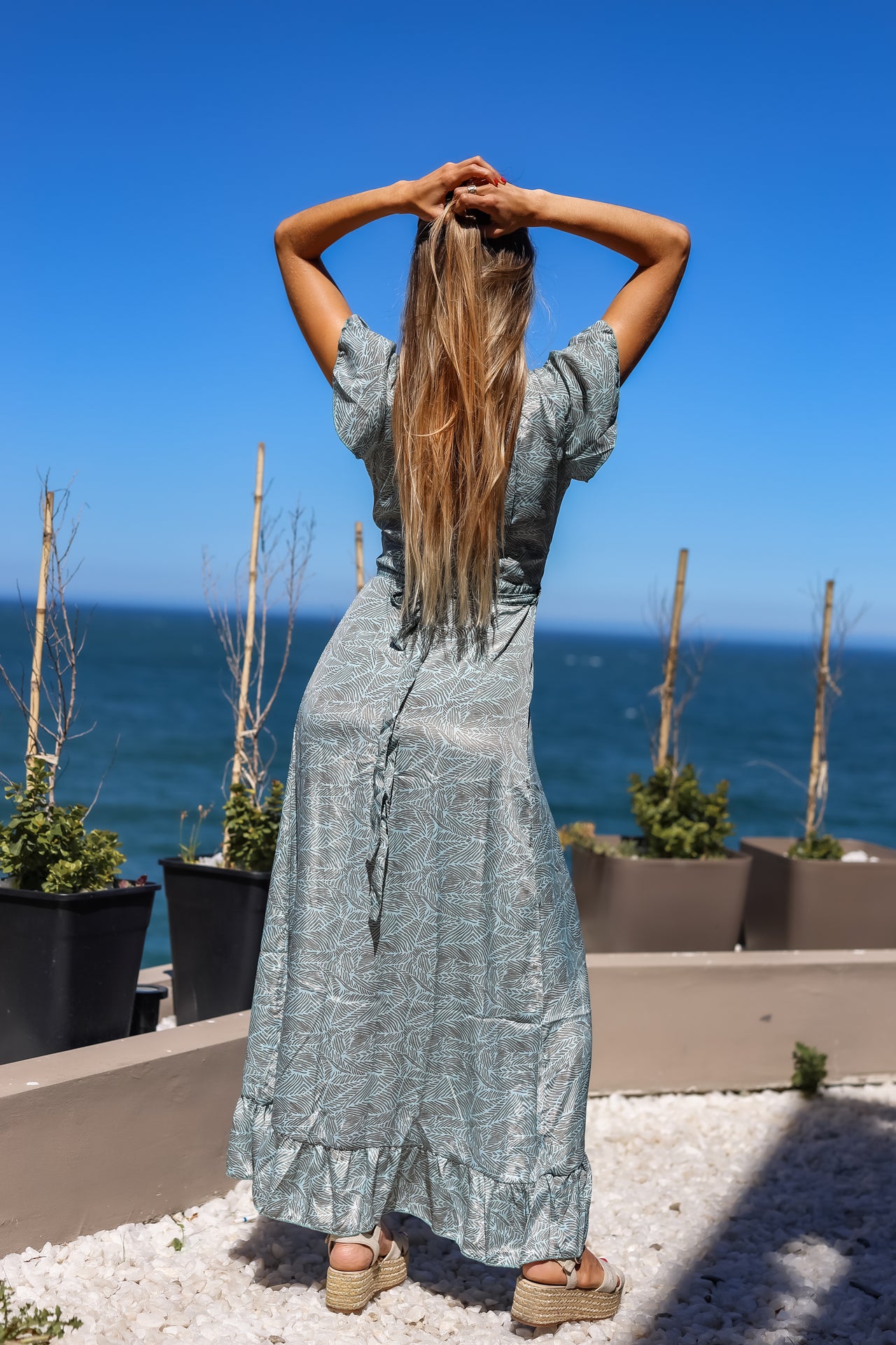 Vestido largo de seda y kimono celeste